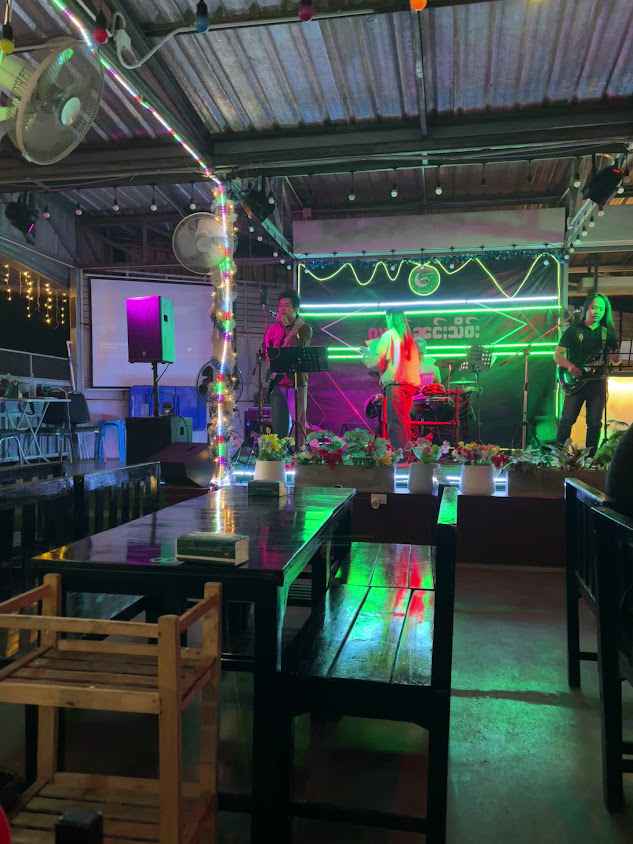 ร้านนั่งชิวလၢၼ်ႉၼင်ႈသိဝ်း - 4