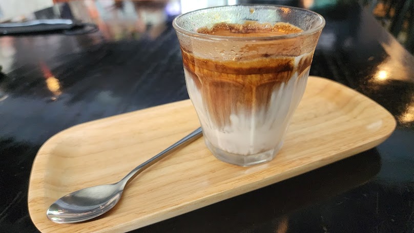 ร้านบ้านกรู คาเฟ่ แอนด์ บาร์ - 4