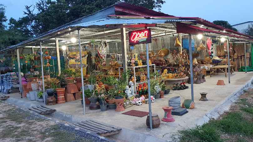 ร้านป้านา จักสาน เครื่องปั้น ต้นไม้