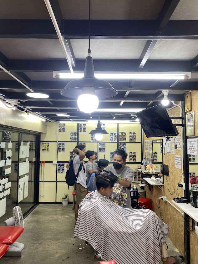 ร้านป้าแว่นตัดผมชาย (สาขาไผ่ขวาง) - 4