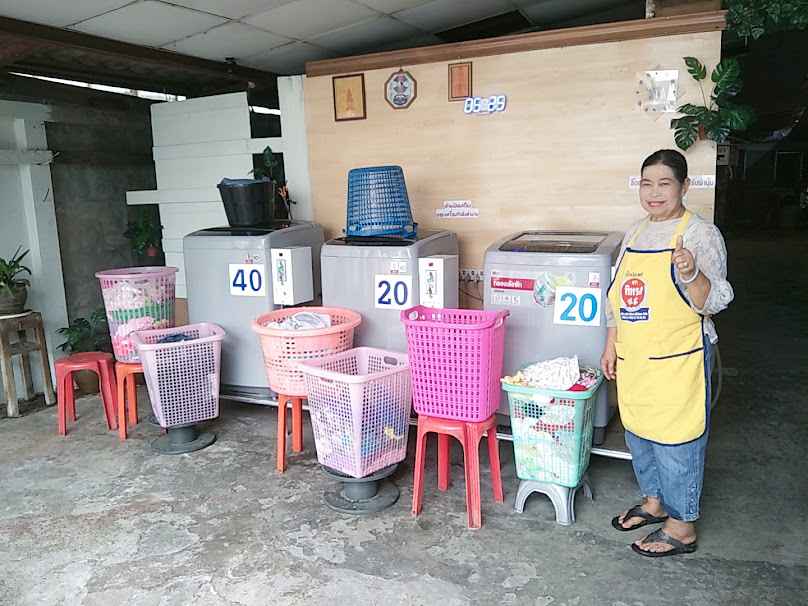 ร้านเครื่องซักผ้าหยอดเหรียญและลูกชิ้นปิ้งหมูปิ้งคุณป้าสมบูรณ์