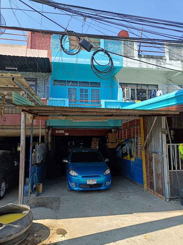 ร้านเพ็ญยางยนต์ - 2