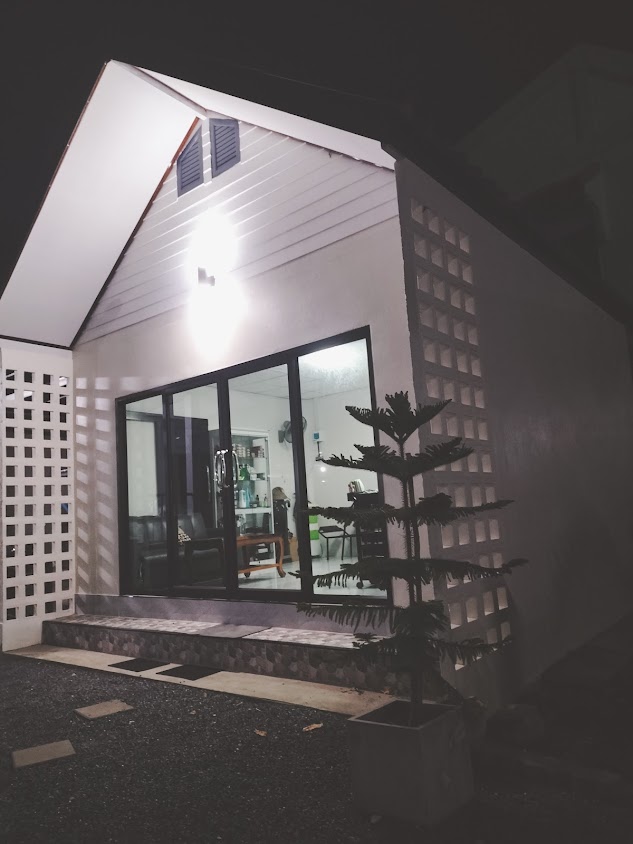 ร้านเสริมสวยพลอย