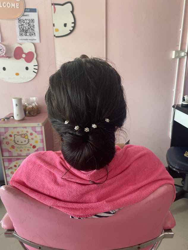 ร้านเสริมสวยมาลองดู ทำดีใส่ใจลูกค้า ร้านสีชมพูตรงข้ามเซเว่น