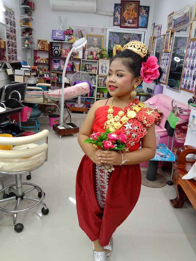 ร้านเสริมสวยล้อมดาว - 2