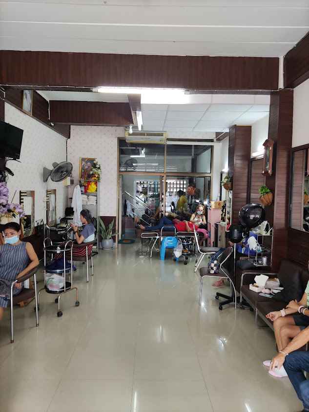 ร้านเสริมสวยไก่ & พา - 2