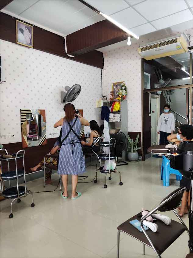 ร้านเสริมสวยไก่ & พา - 3
