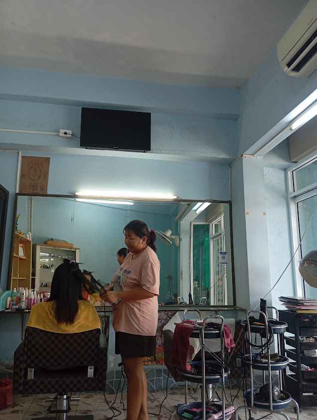 ร้านเสริมสวย ตาล หน้าประกันสังคม จังหวัดศรีสะเกษ