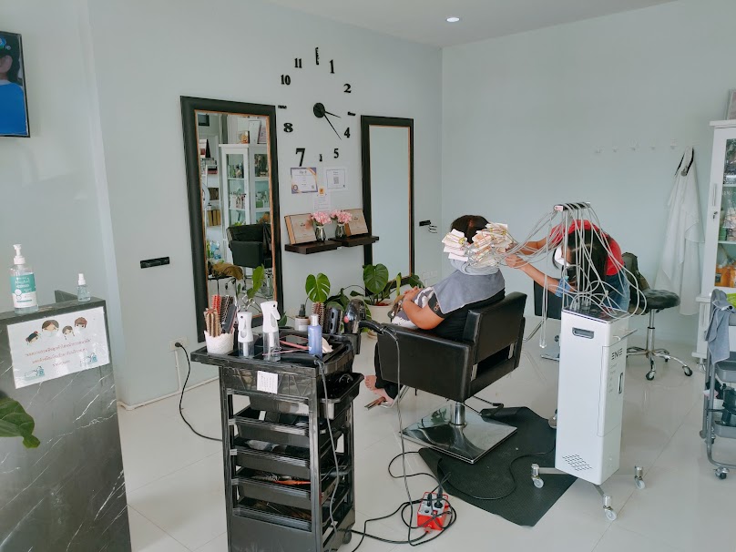 ร้านเสริมสวย ยืดผม ยืดวอลลุ่ม ทำสีผม ตัดผม สปาผม อ.แกดำ (ปริ๊นส์ ซาลอน) - 4
