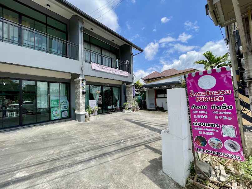 ร้านเสริมสวยFOR HER (ทำเล็บ ต่อขนตา ทำผม)