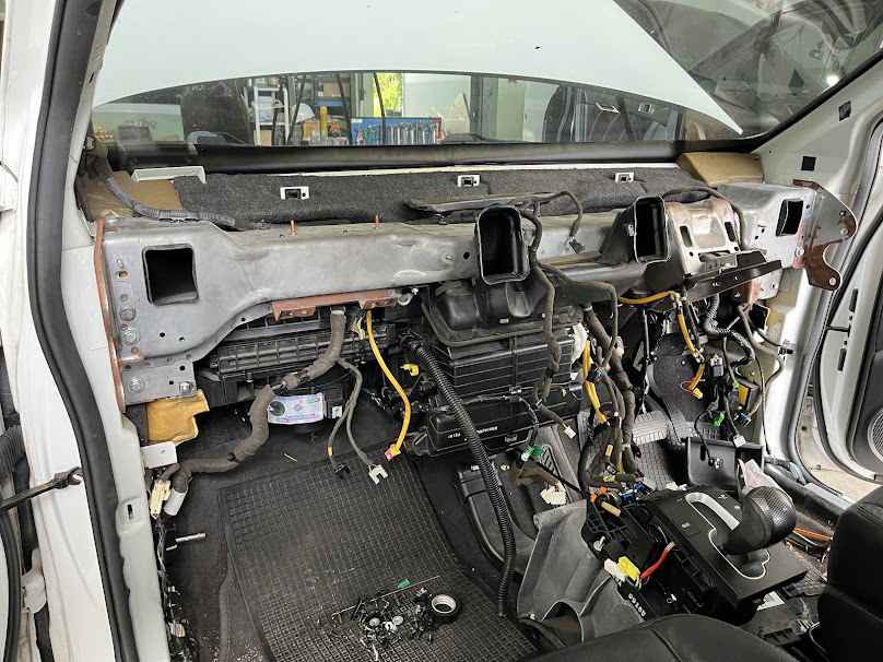 Home/Car Air Conditioning Shop, Technician 56