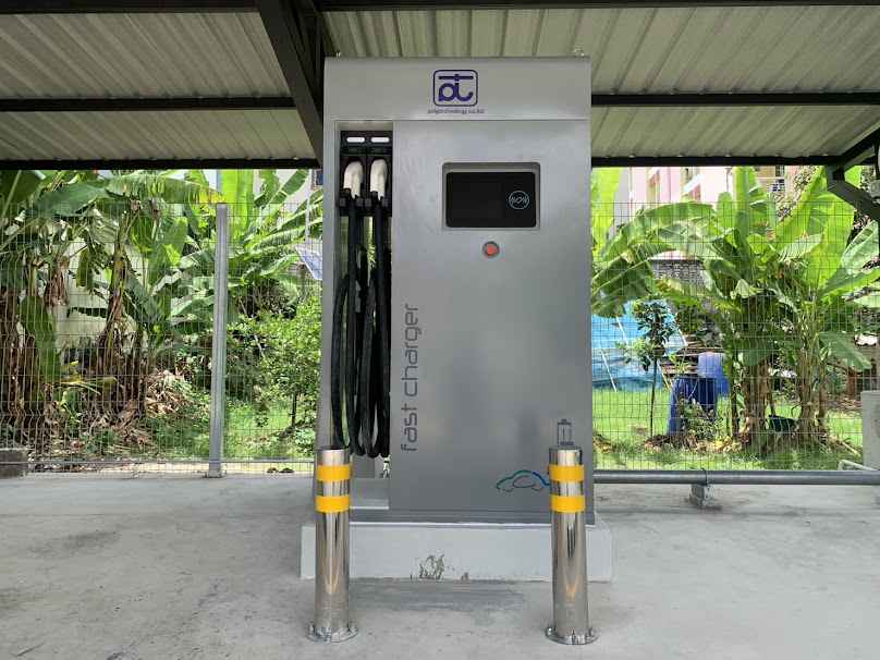 สถานีชาร์จรถยนต์ไฟฟ้าต้นไม้ใหญ่ ปลวกแดง EV Charging Station