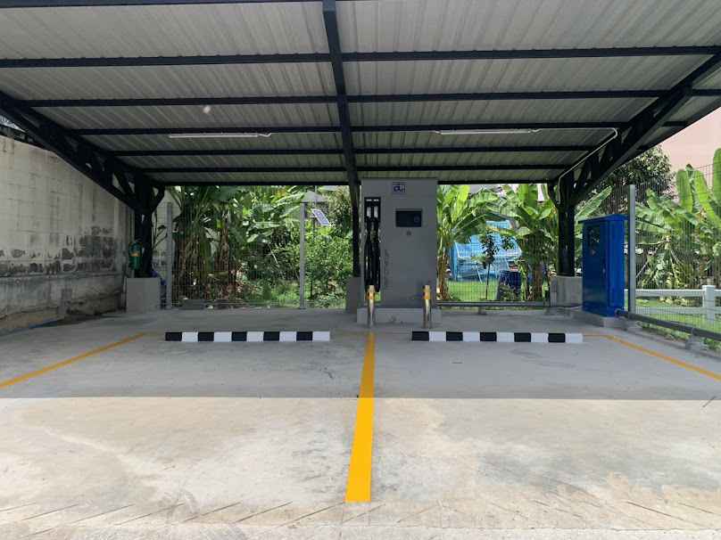 สถานีชาร์จรถยนต์ไฟฟ้าต้นไม้ใหญ่ ปลวกแดง EV Charging Station - 2