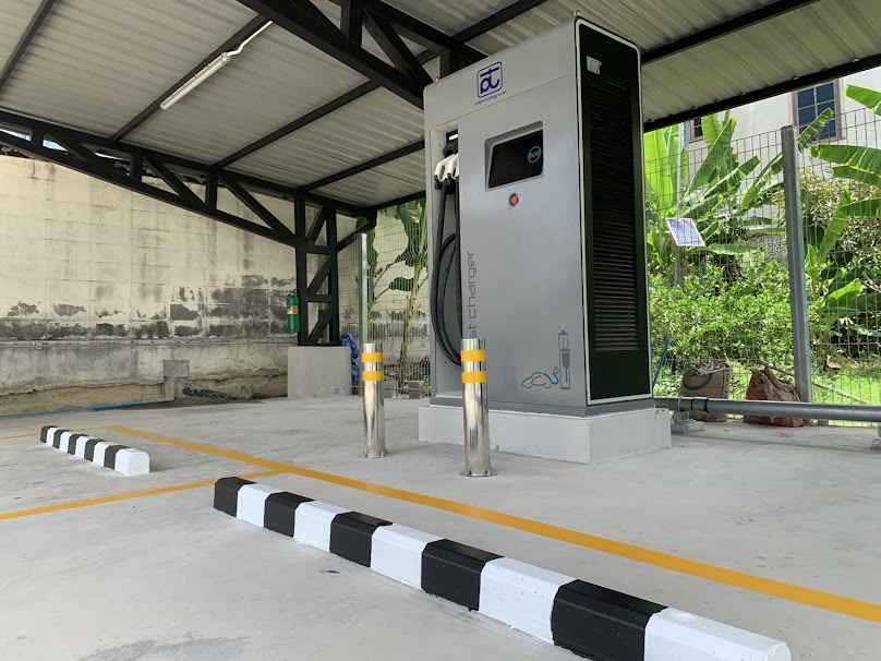 สถานีชาร์จรถยนต์ไฟฟ้าต้นไม้ใหญ่ ปลวกแดง EV Charging Station - 3
