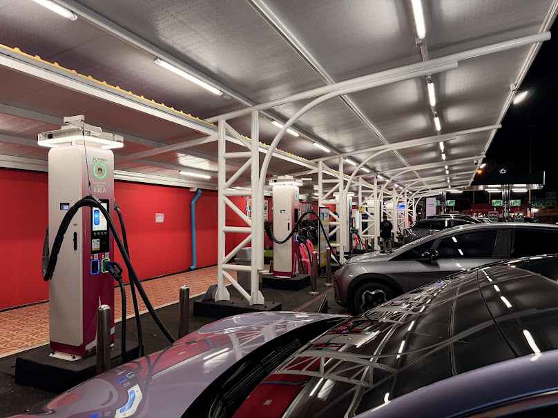 สถานีชาร์จรถไฟฟ้า Super EV Hub (นนทบุรี)