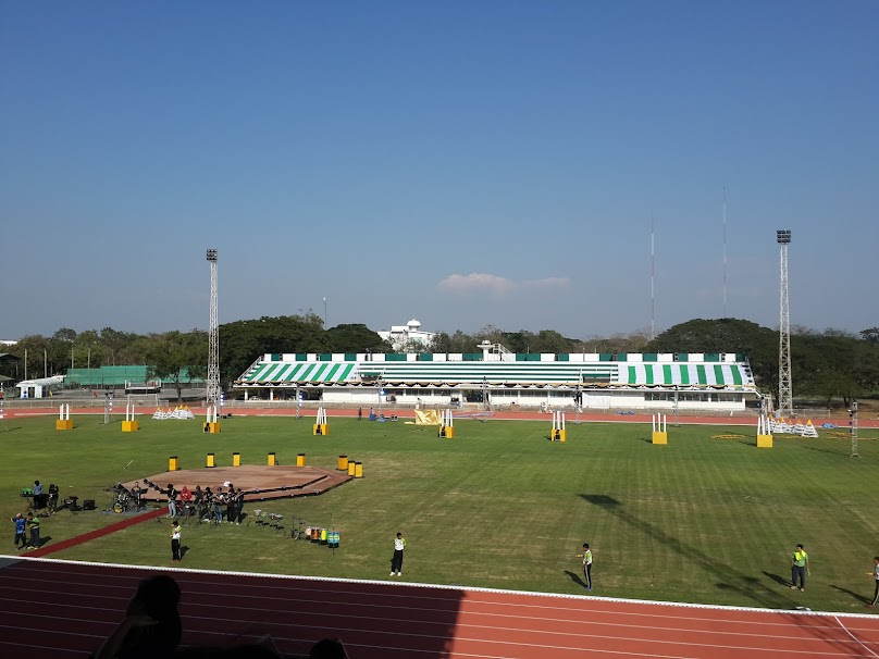 สนามกีฬาพระองค์ดำ