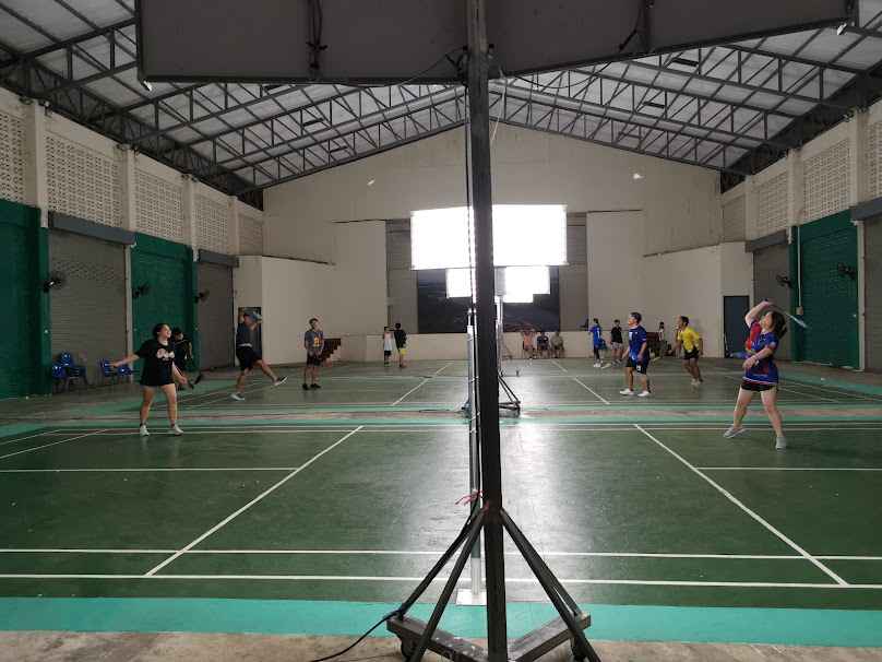 สนามแบดมินตันคุระบุรี