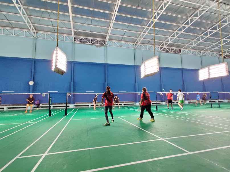 สนามแบดมินตันฐานทอง