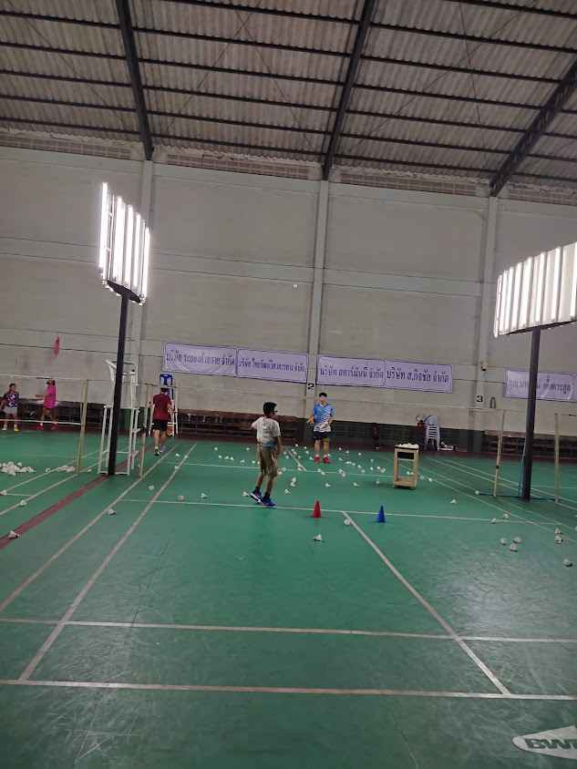 สนามแบดมินตันนันทบุตร
