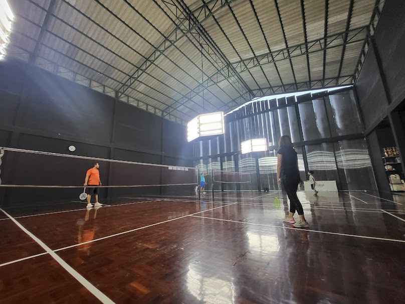 สนามแบดมินตันบ้านพัฒก์