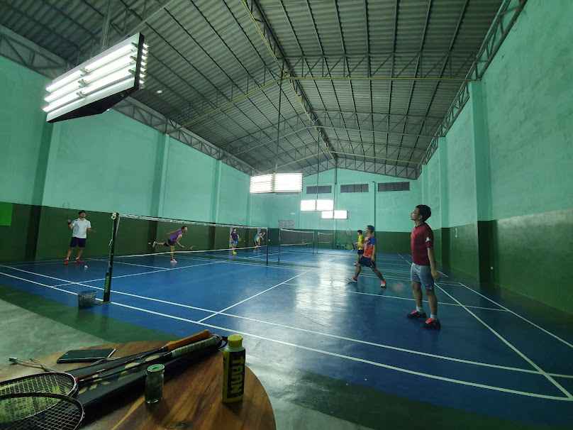 สนามแบดมินตันหน้าทอน Nathon Badminton