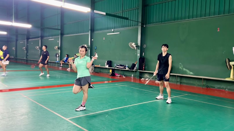 สนามแบดมินตันโจโจ้-อุบลฯ