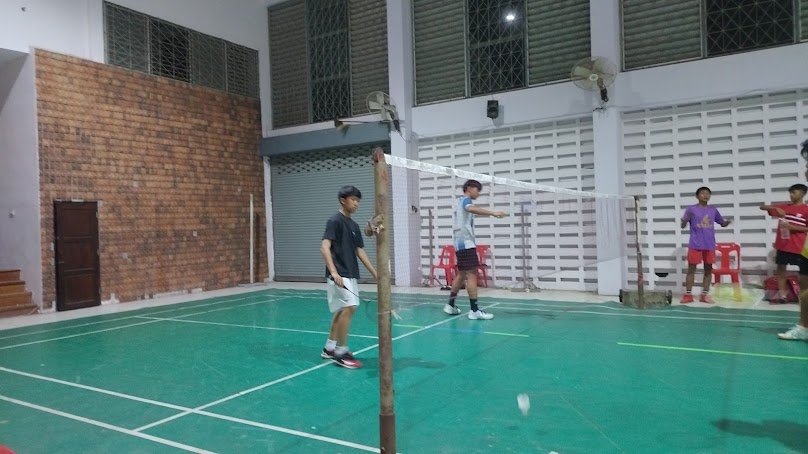 สนามแบดมินตันโรงเรียนโชคชัยสามัคคี