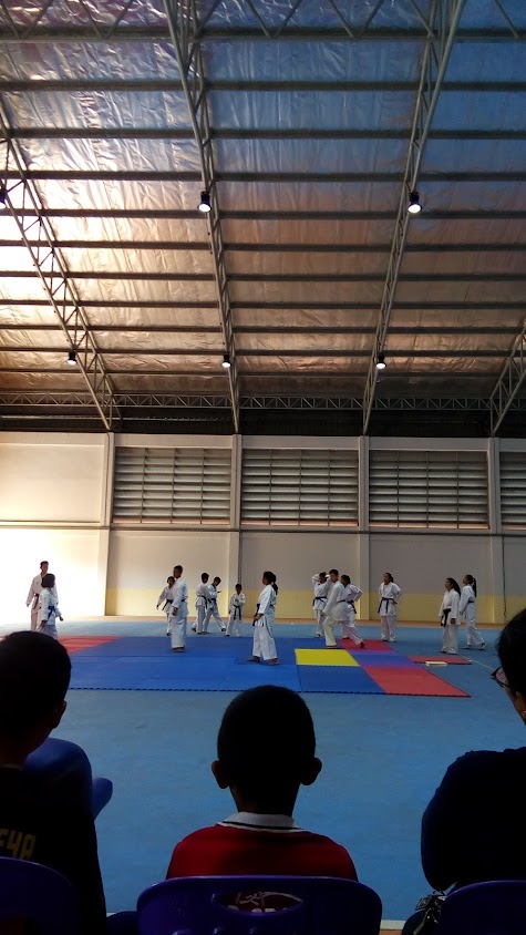 สนามแบดมินตัน ศูนย์กีฬาเยาวชนเทศบาลตำบลโคกสำโรง