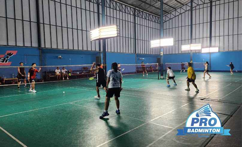 สนามแบดมินตัน Black Hole Badminton - 4