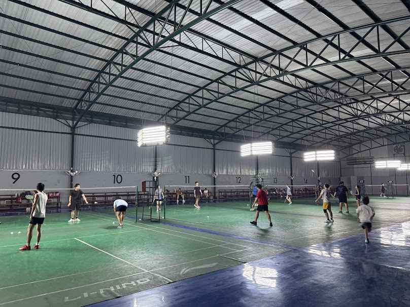15 Courts Badminton