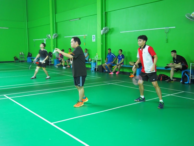 สนามแบด สระว่ายน้ำ เพชรเกษม 63/2 ไวท์เฮ้าส์ สปอร์ตคลับ White House Sport Club - 4