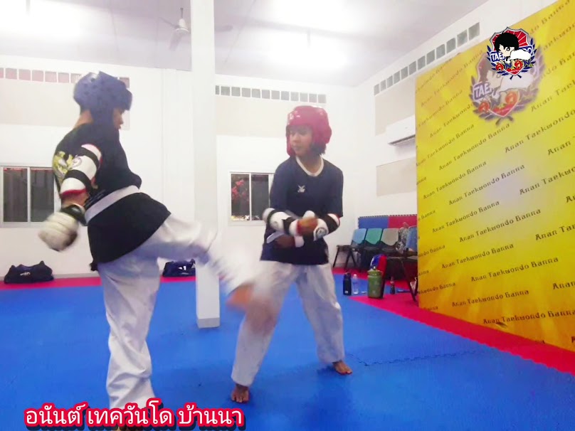 สนามแบตมินตันบ้านนา - 4