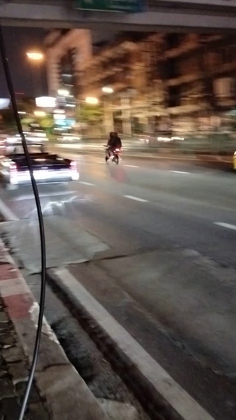 สมปองเปลี่ยนแบตเตอรี่นอกสถานที่ด่วน จั๊มแบตรถยนต์ - 3