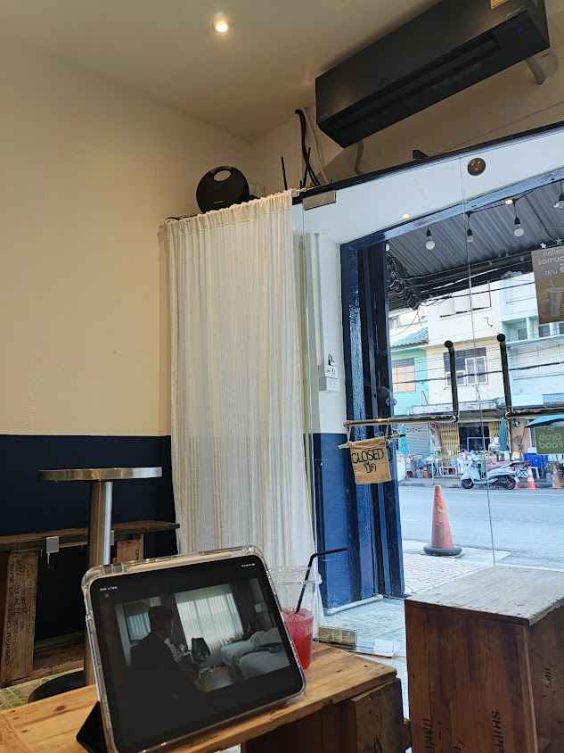 อารมณ์คราม คาเฟ่แอนด์บาร์ Aromkhram Local Coffee Shop - 3