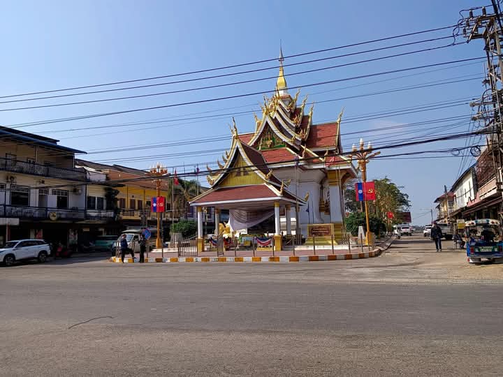 อาร์ตรถตู้เช่าวีไอพีนครพนม - 3