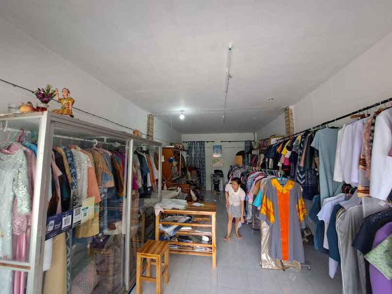 อุ่นไอรัก ซักแห้ง Dryclean & Laundry - 4