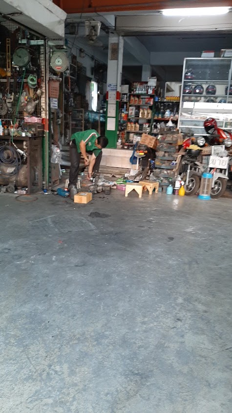 Choksiriwatchara Yon Garage - 2