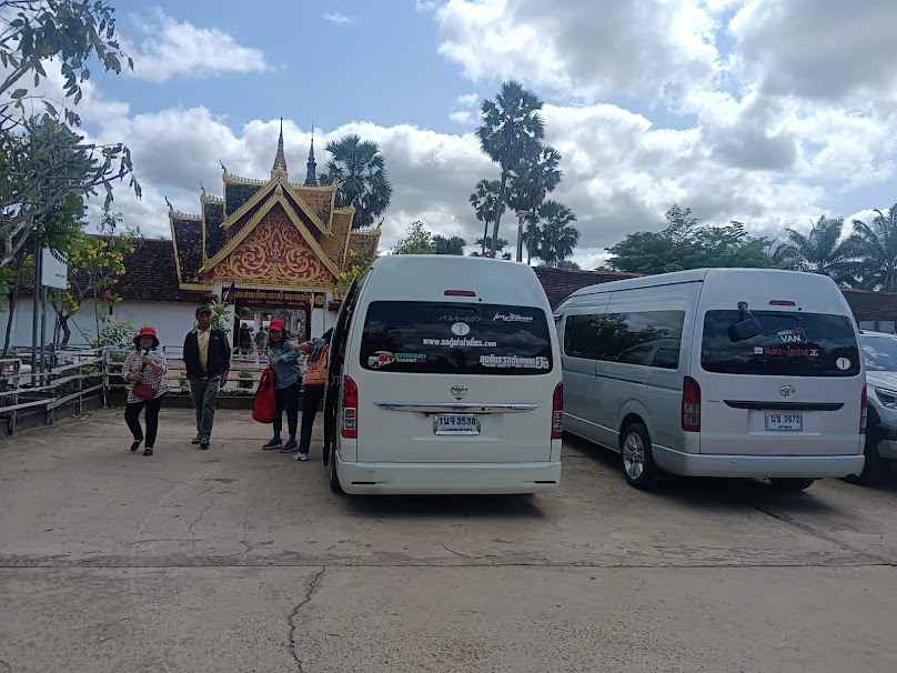 เช่ารถตู้นครพนม By ลุงมิตรรถตู้นครพนม