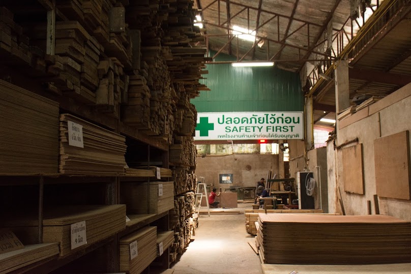 เอกมั่นคงค้าไม้และวัสดุภัณฑ์ Akemunkong Wood Store