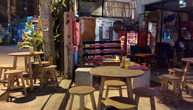 Jamjareon Chiangmai Vintage Bar