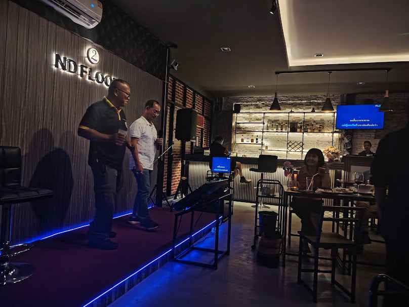 แต่ก่อน - Old Days Karaoke and Bar