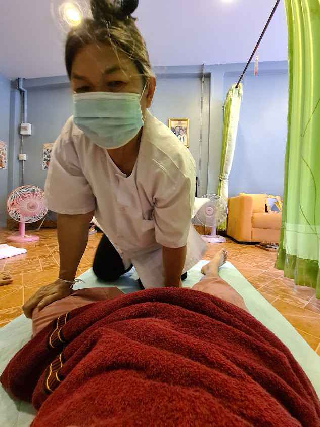 แม่ชูเตือนใจ นวดบำบัดรักษา จัดเส้น หมอนรองกระดู - 2