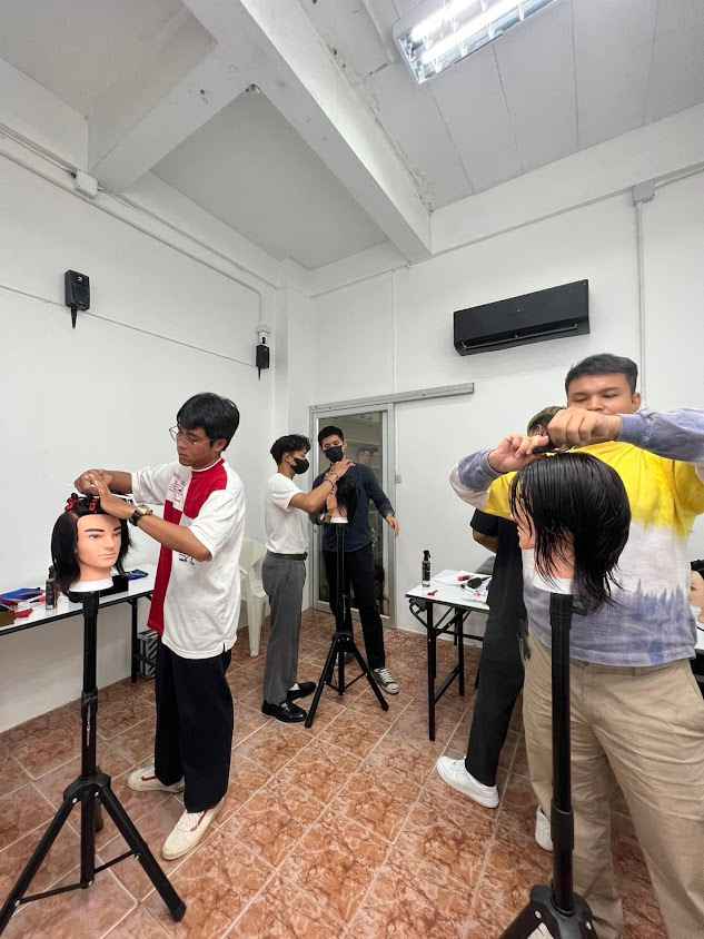 โรงเรียนสอนตัดผม UPDATE BARBER SURIN - 2
