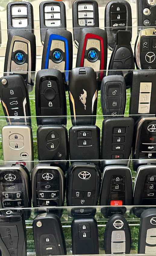 ไอเมคคีย์ - ศูนย์บริการกุญแจรถ, ช่างกุญแจ - 4