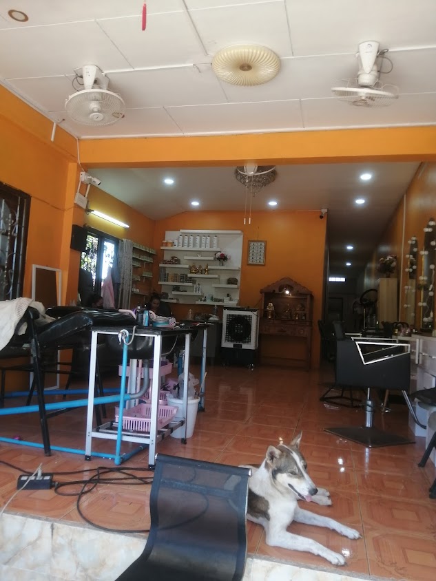 ຮ້ານ​ Insone ເສີມສວຍ​ and​ ຊ່າງຫນິງ barber - 2