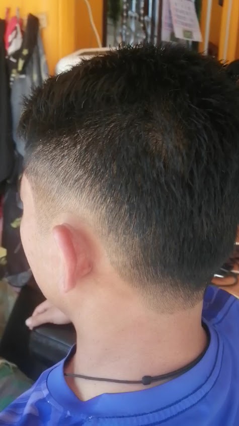 ຮ້ານ​ Insone ເສີມສວຍ​ and​ ຊ່າງຫນິງ barber - 4