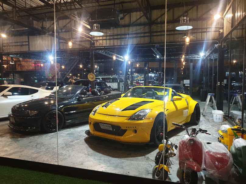 300_garagelife Showroom