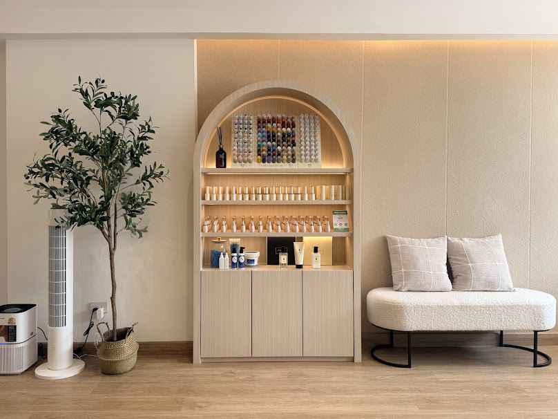 AIRI Nail & Lash Studio ทำเล็บ ต่อขนตา สปาเท้า แว็กซ์ - 2