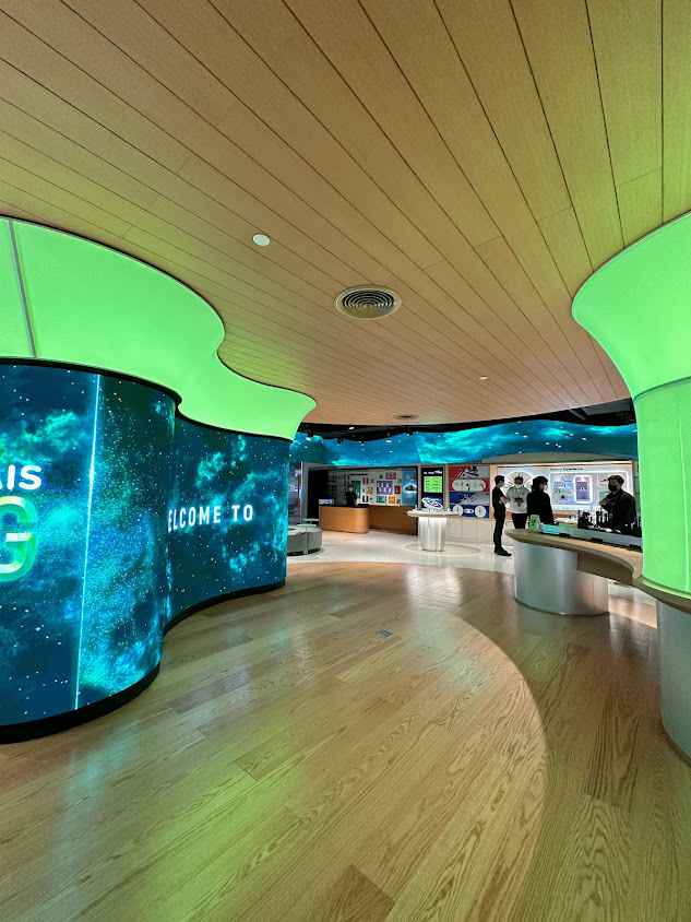 AIS Flagship Siam Center - 3