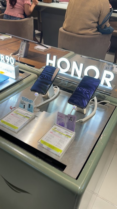 AIS Shop Central Airport Plaza - 4